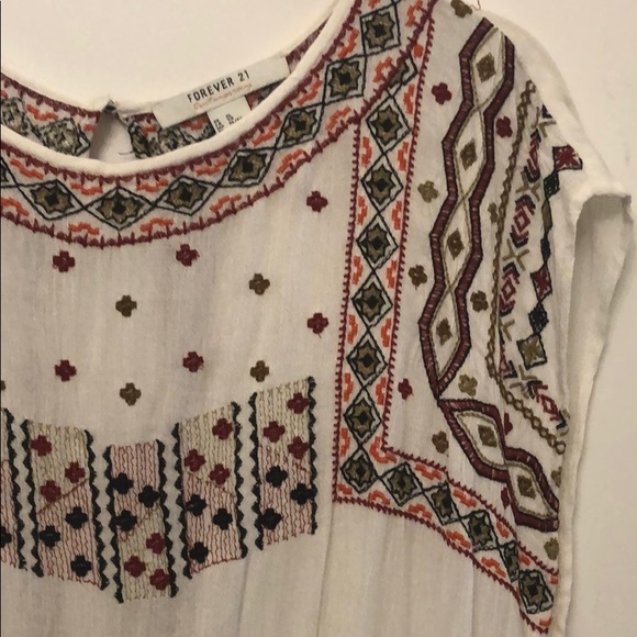 Embroidered romper - Picture 2 of 3